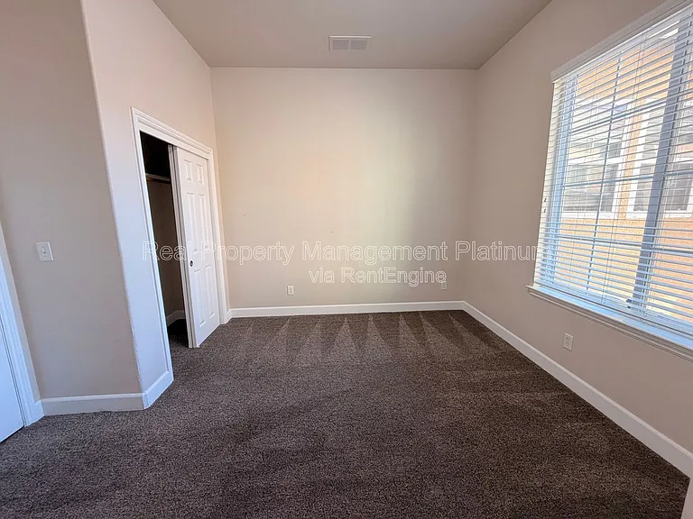 5801 W Chennault Ave — Photo 19