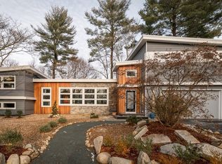 12 Temple Rd, Lynnfield, MA 01940