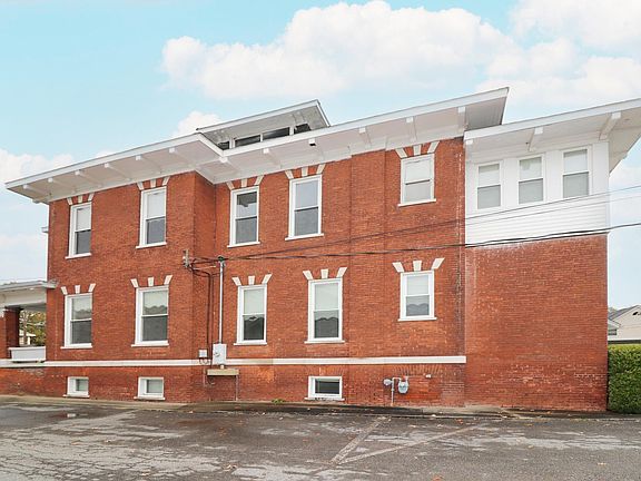 3rd image of 2116 Broadway St