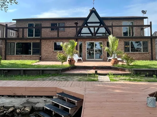 2349 W Shore Dr, Union, NE 68455