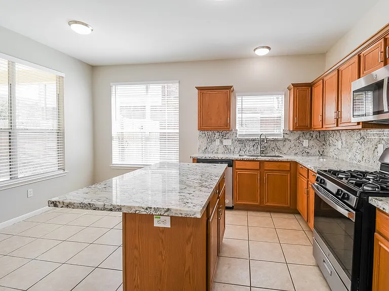 1060 Cabot Cv — Photo 8