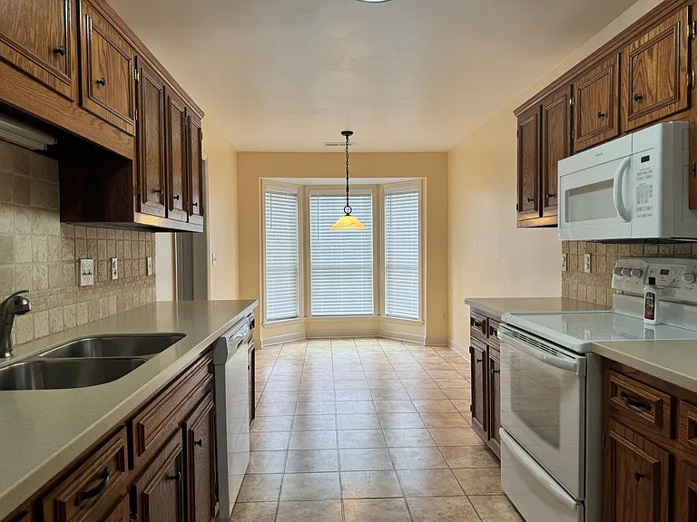 2868 Maple Cir — Photo 8