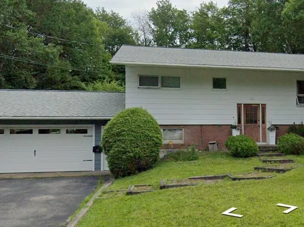 28 Lincoln Dr, Tupper Lake, NY 12986