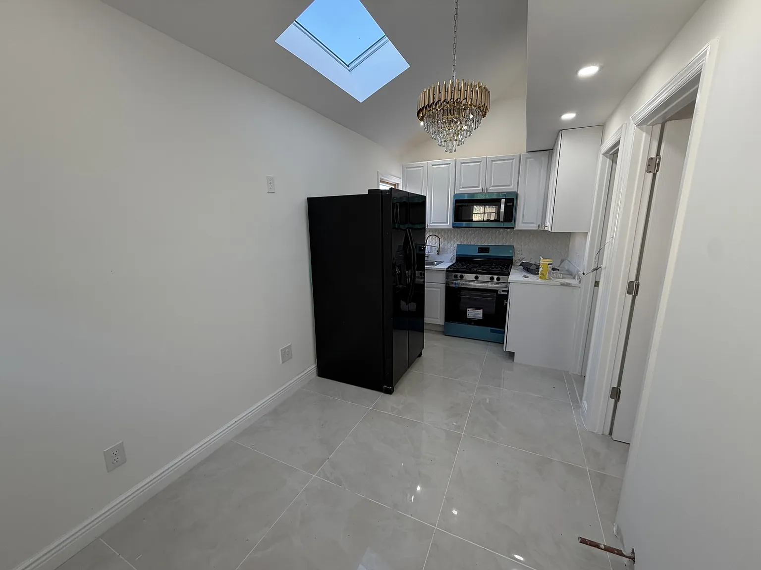 Studio, $2,400 — Photo 2