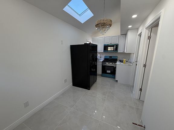 2nd image of 615 Yetman Ave #1