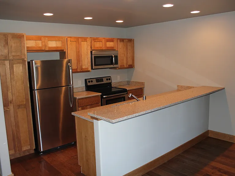3689 Pipestone St — Photo 3