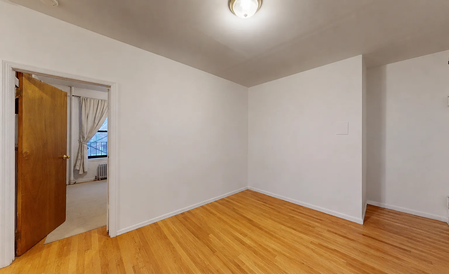 240 Waverly Place — Photo 4