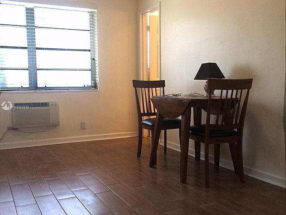 5th image of 1925 Washington Ave APT 29