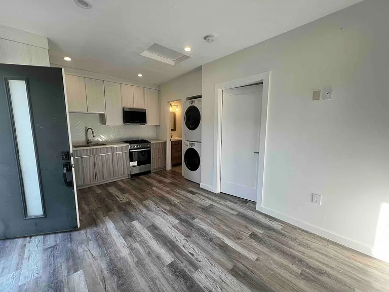 8045 Darby Ave — Photo 3
