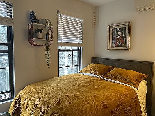 4th image of 1428 De Kalb Ave #2R