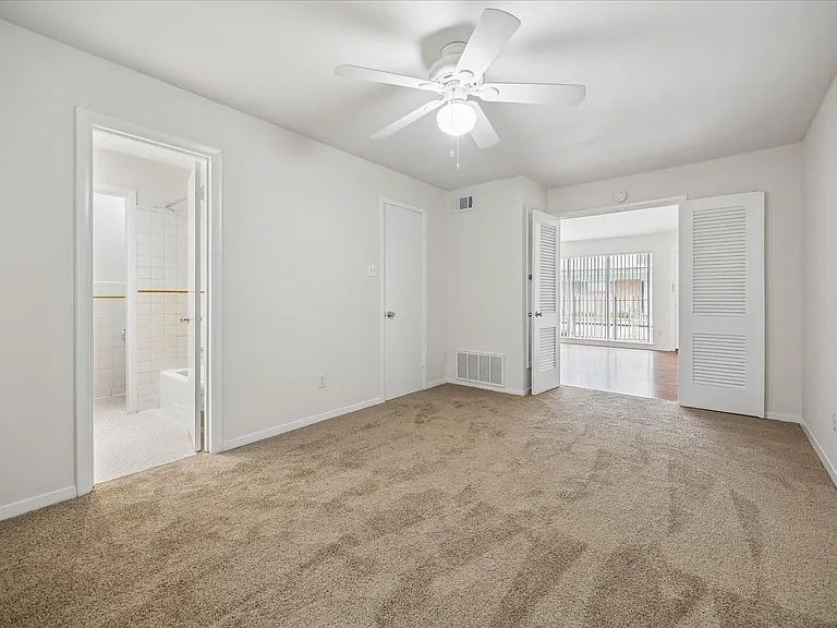 3703 Roseland St #3 — Photo 8