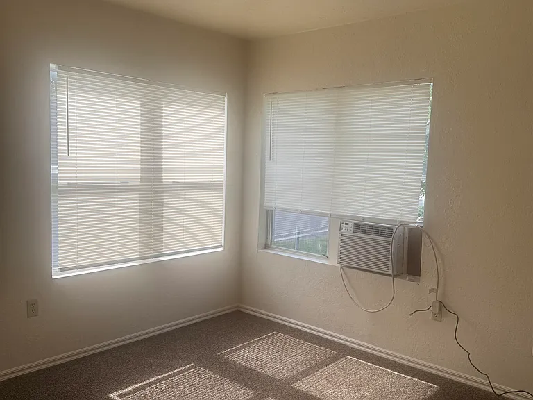 412 E Pine Ave — Photo 4