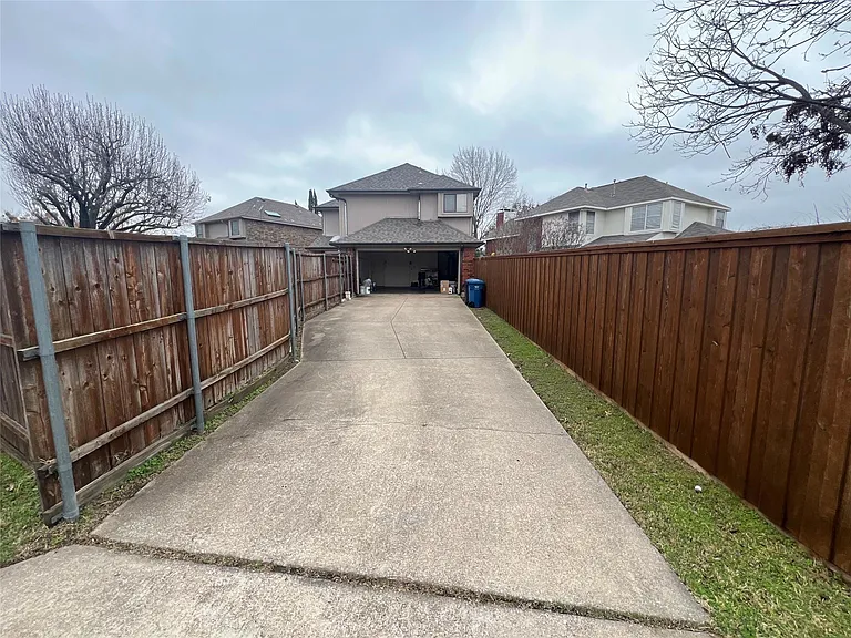 825 Ashford Dr — Photo 12