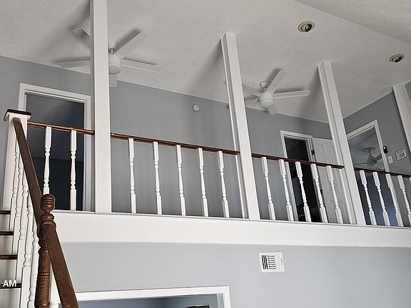 3rd image of 404 Corrine Ct