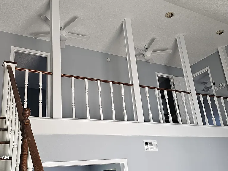404 Corrine Ct — Photo 3