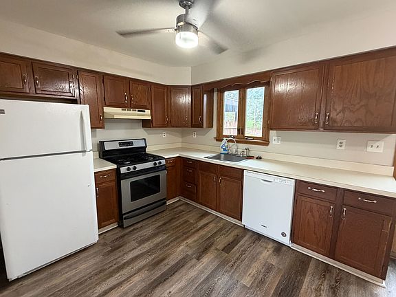 3rd image of 64 Woodcrest Dr