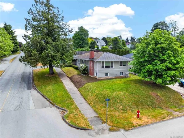 4664 Angus St, Pt Alberni, BC V9Y 1T2