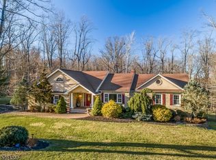 17 Angus Ln, Warren, NJ 07059