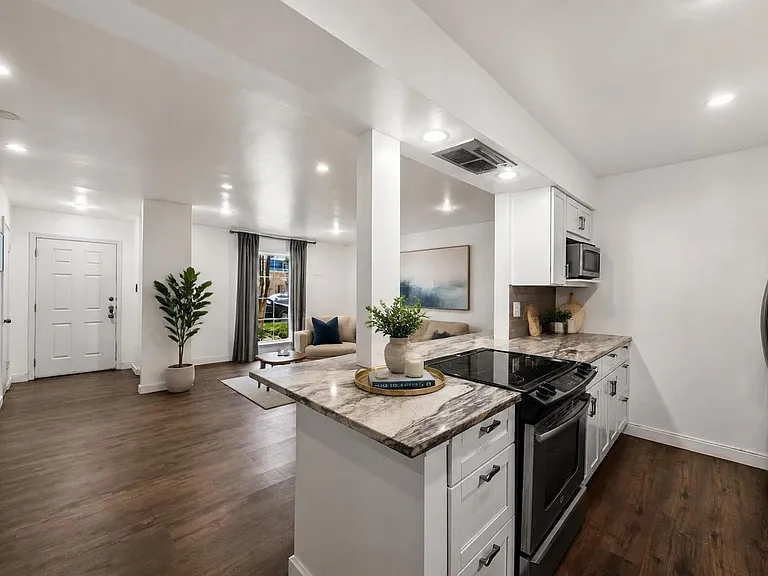 351 N Post Oak Ln #601 — Photo 16