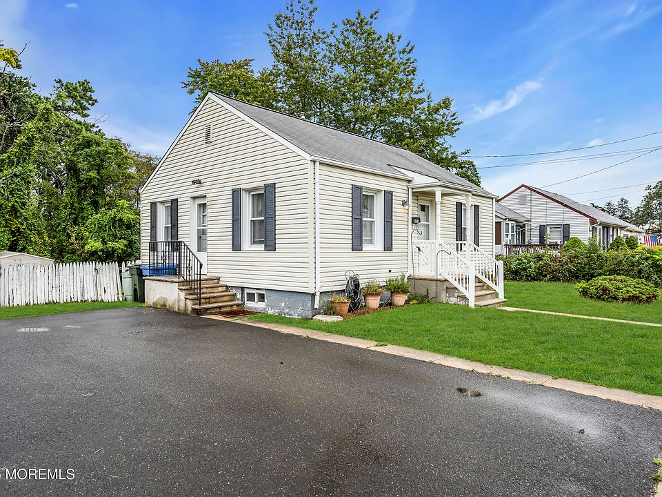 1st image of 303 Manapaqua Avenue