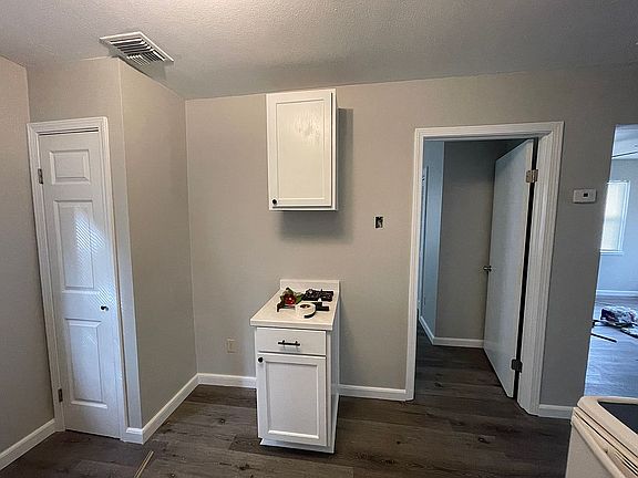 3rd image of 603 Franklin St