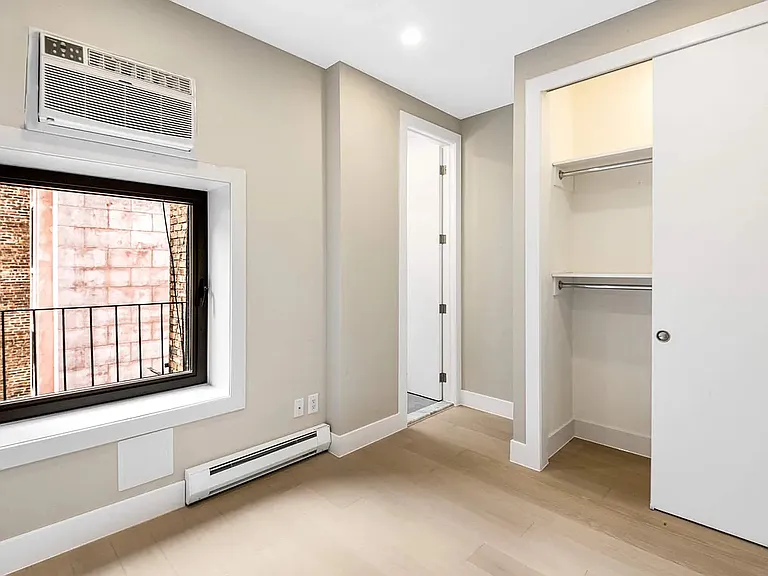 1672 3rd Ave #4RS — Photo 2