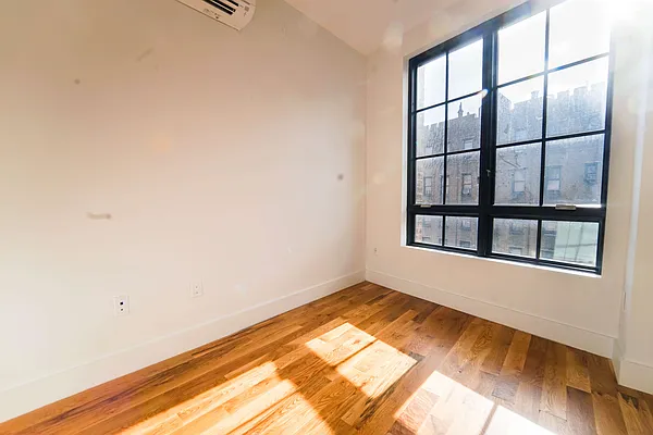 Rented by Manhattan Management LLC | media 89