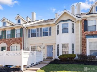 195 Darwin Ln, North Brunswick, NJ 08902