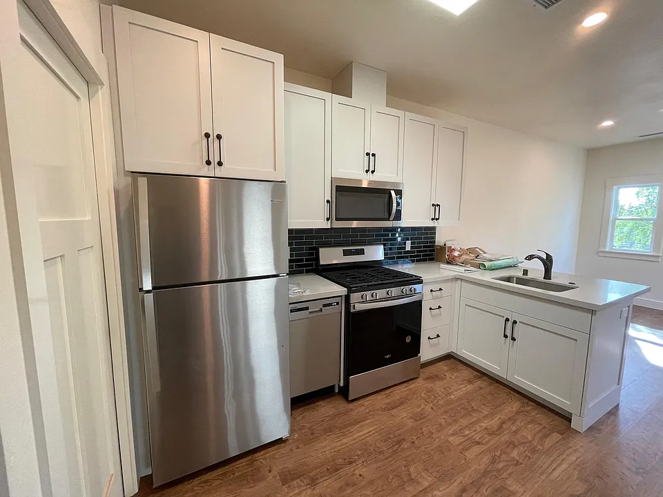 3080 C St