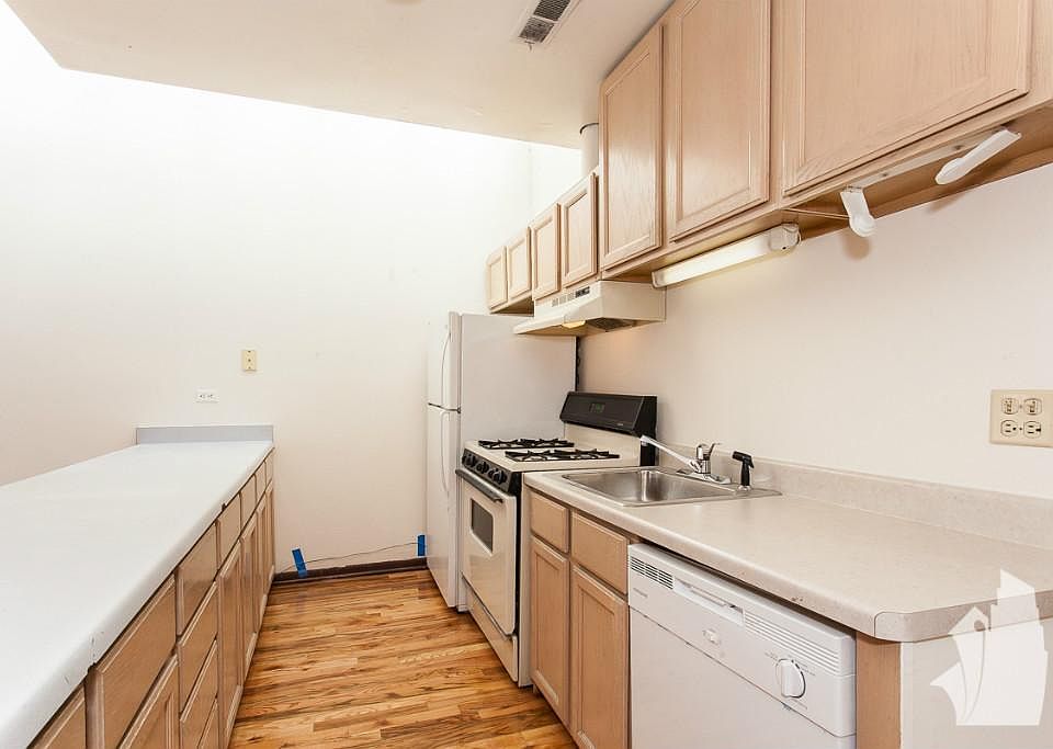 1st image of 2523 N Lincoln Ave #D3l