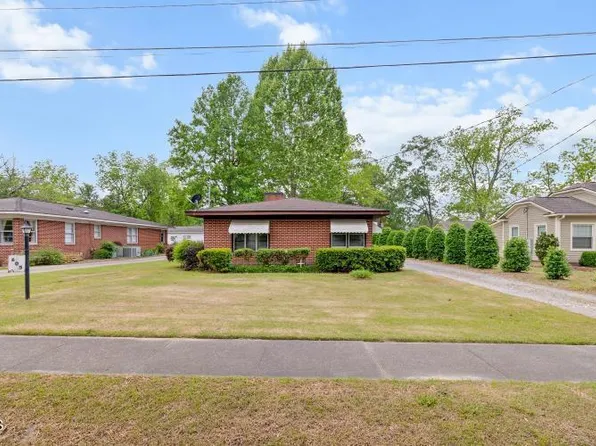 605 N Baker St, Four Oaks, NC 27524