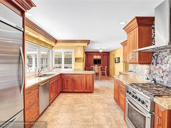 4th image of 3010 NE 55th Pl
