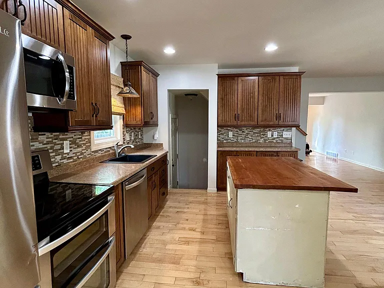 617 1st Ave NW — Photo 8