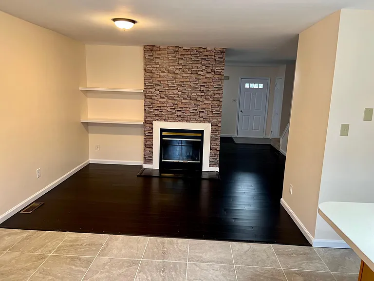 1266 Longford Rd — Photo 3