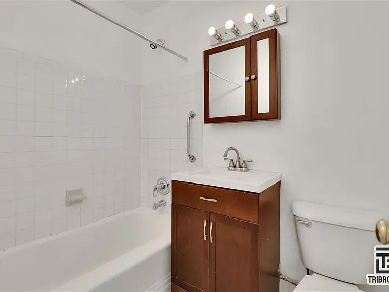 241 W 101st St #2C — Photo 4