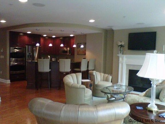 5th image of 18 Division St APT 517