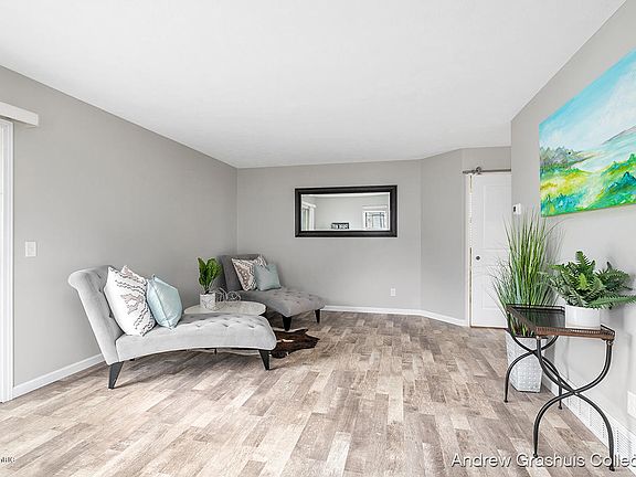 4th image of 564 Cass Ave SE