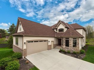 2525 Fairwood Ct, Beachwood, OH