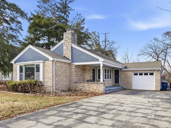 2526 S Webster Ave, Green Bay, WI 54301