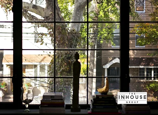 Sold by The In House Group | media 27