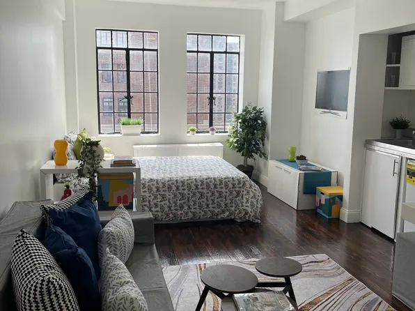 45 Tudor City Place image 1 of 8