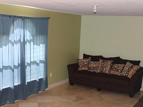 4th image of 1138 Cambourne Dr
