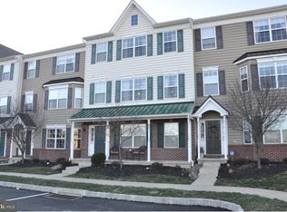 2032 Berkeley Dr #M39, Pennsburg, PA 18073