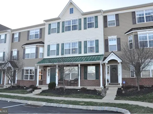 2032 Berkeley Dr #M39, Pennsburg, PA 18073