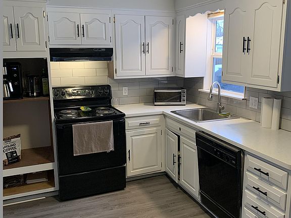4th image of 41 Layton Ave Floor 1