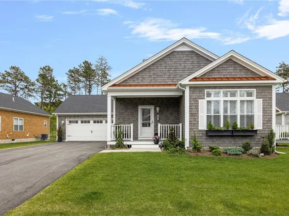 60 Birdie Ct, South Kingstown, RI 02879