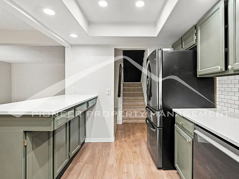 2598 S Vaughn Way #B — Photo 9