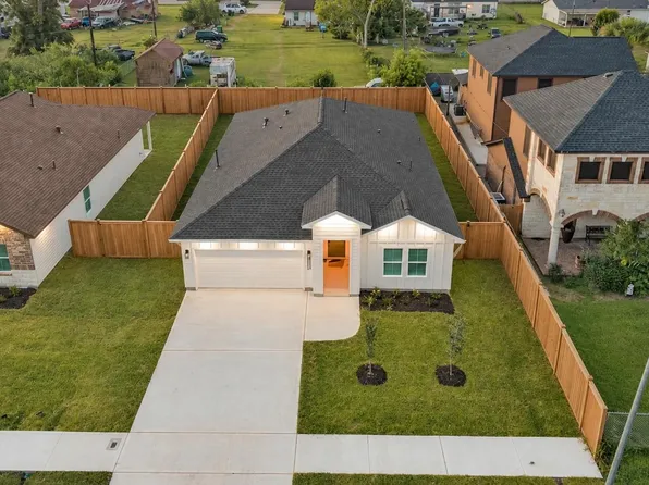 8221 Tareyton Ln, Houston, TX 77075