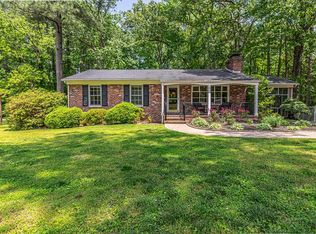 89 Walnut St, Kilmarnock, VA 22482