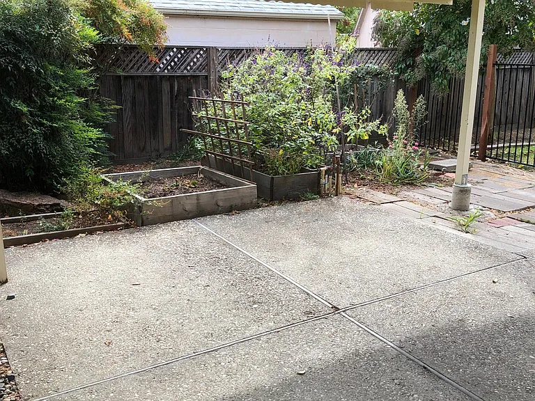 Sycamore St — Photo 20